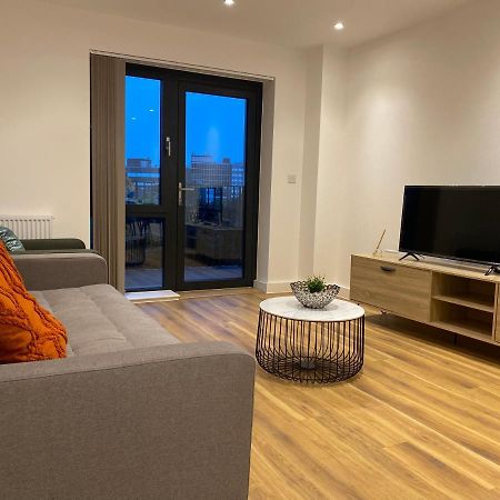 Triple T Homes Cosy 2 Bedroom Apartment With Balcony Ilford Exterior foto